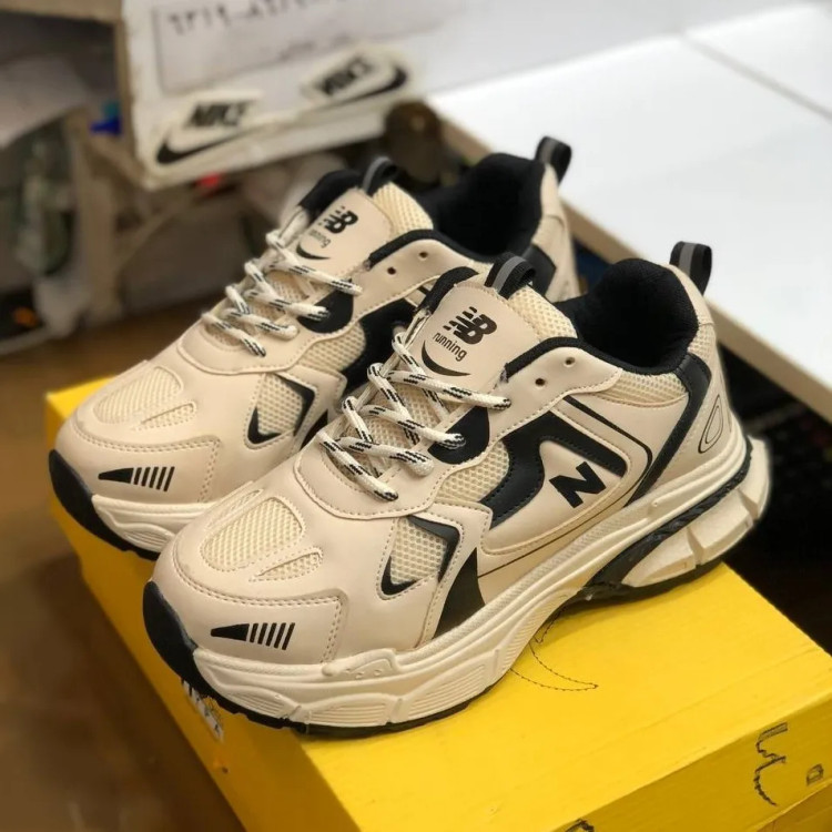 کفش نیوبالانس لژدار 990 رنگ کرم مشکی پیو سبک
