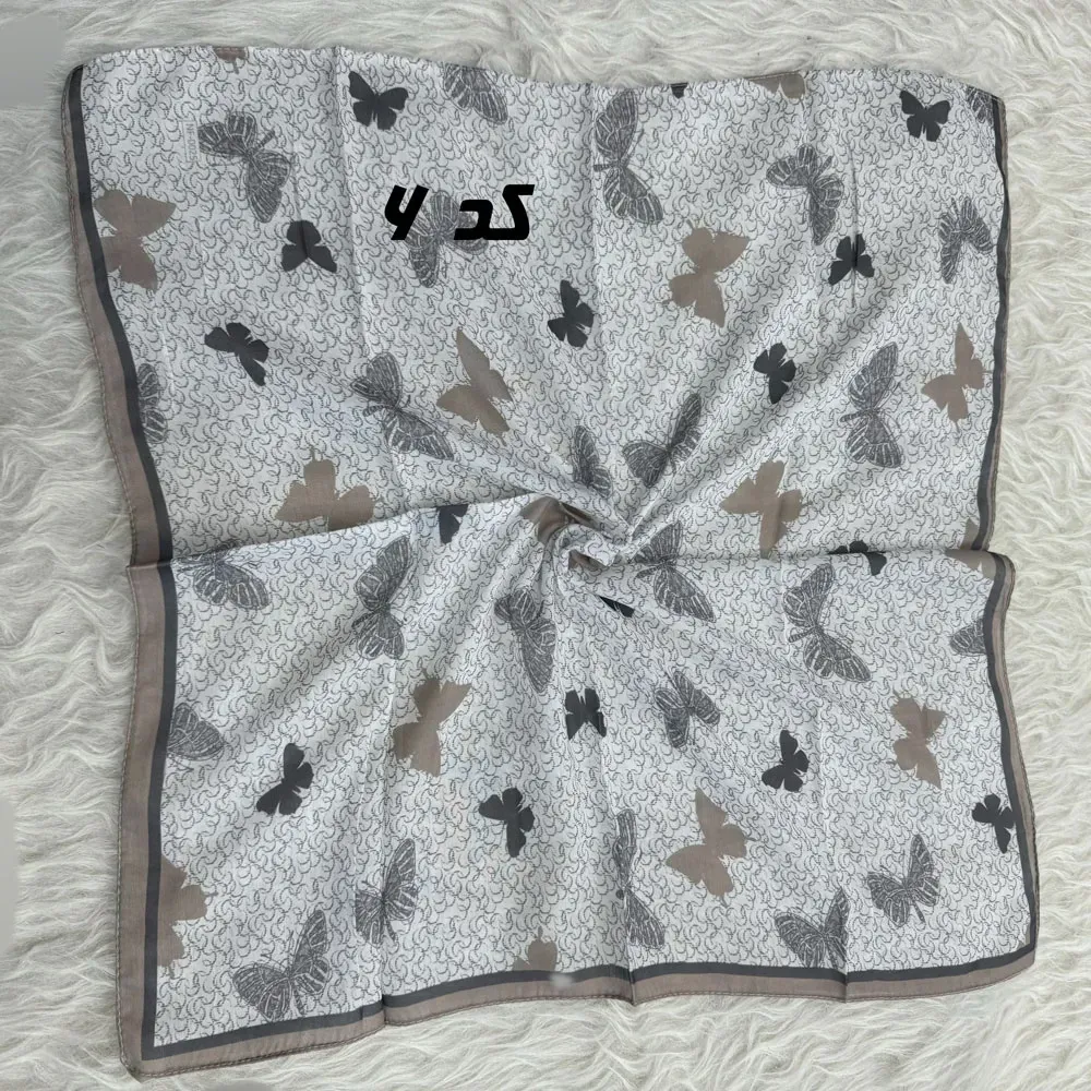 مینی اسکارف نخی نسکافه ای طرح دار قواره 65 در 65 سانتی متر