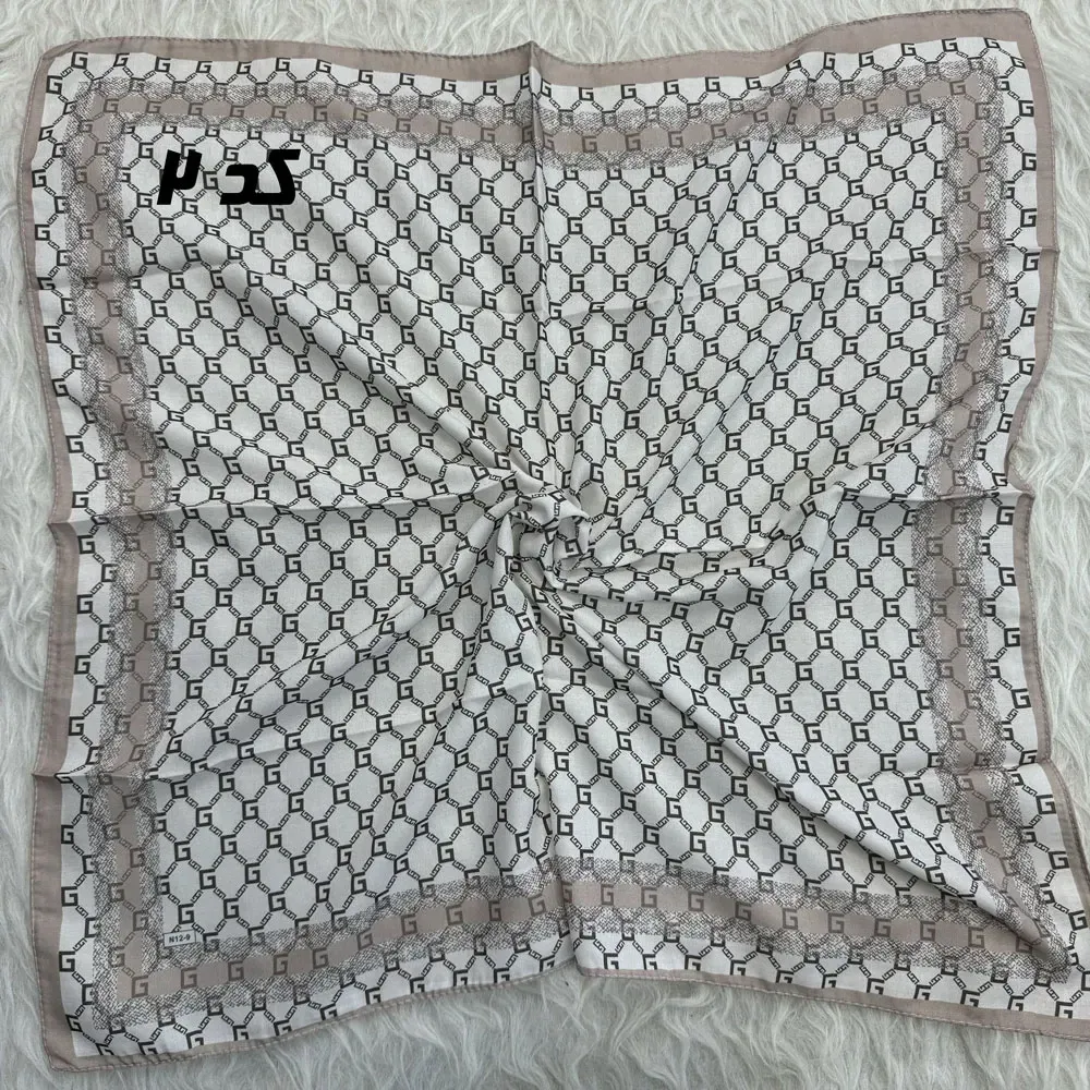 مینی اسکارف نخی نسکافه ای طرح دار قواره 65 در 65 سانتی متر