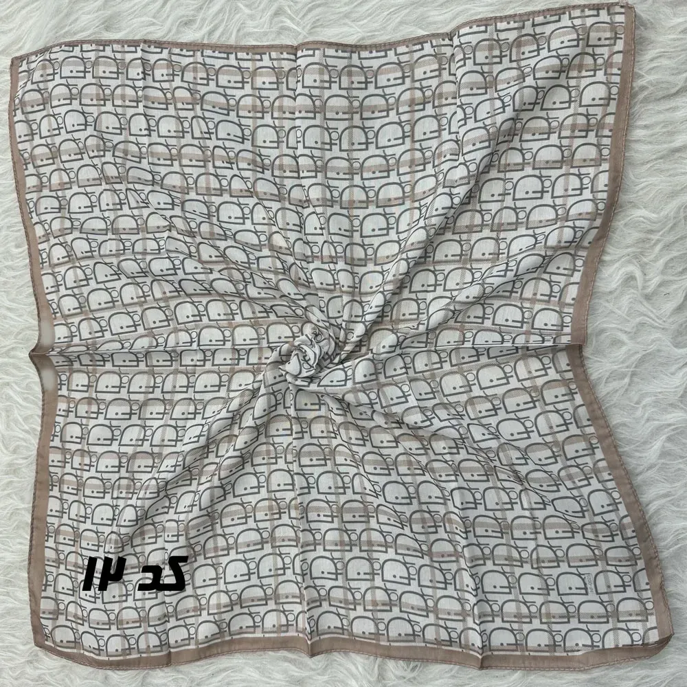 مینی اسکارف نخی نسکافه ای طرح دار قواره 65 در 65 سانتی متر