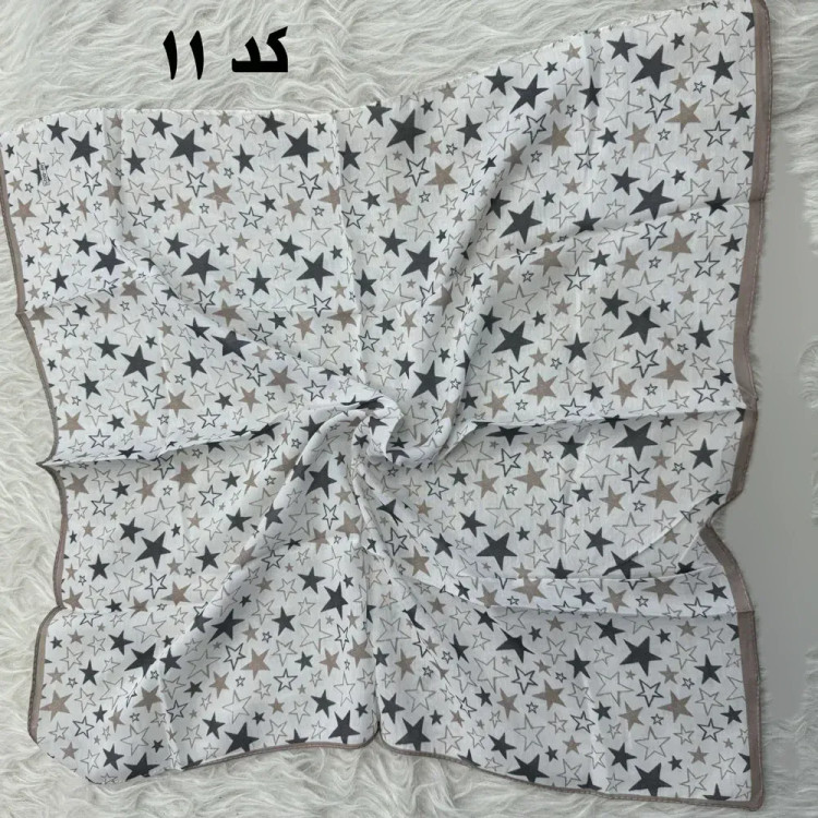 مینی اسکارف نخی نسکافه ای طرح دار قواره 65 در 65 سانتی متر