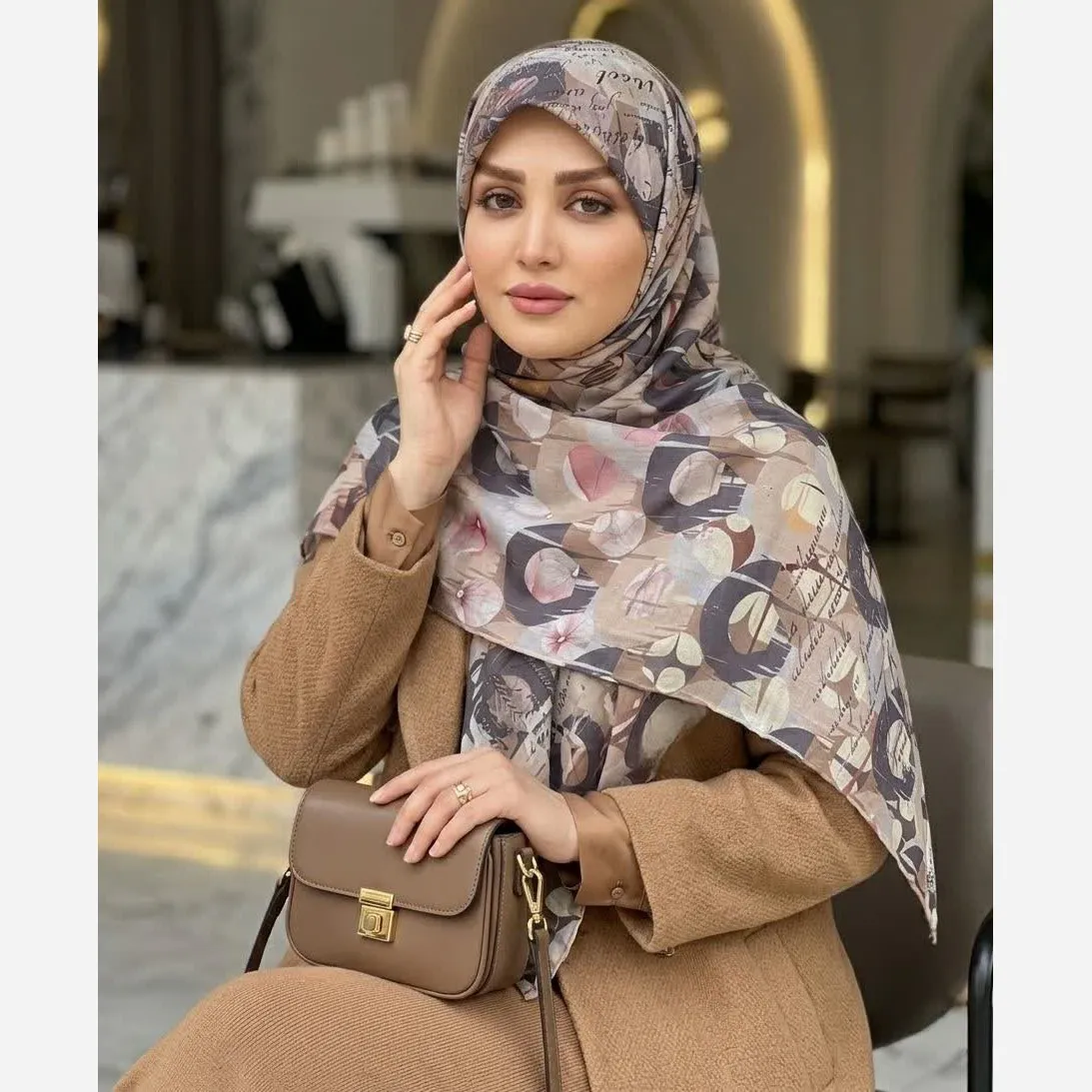روسری نخ کاستوم سیتو طرح رِسپینا قواره بزرگ 140 سانتیمتر دور دست دوز