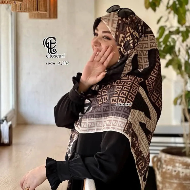 روسری نخ کاستوم قواره 140 طرح فندی رنگ کرم مشکی قهوه ای